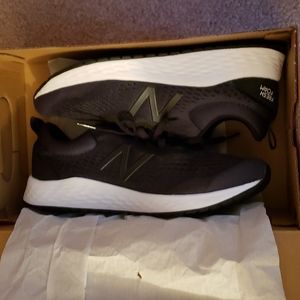 New Balance Running Course Womens 8, Black Shoes. Never worn.